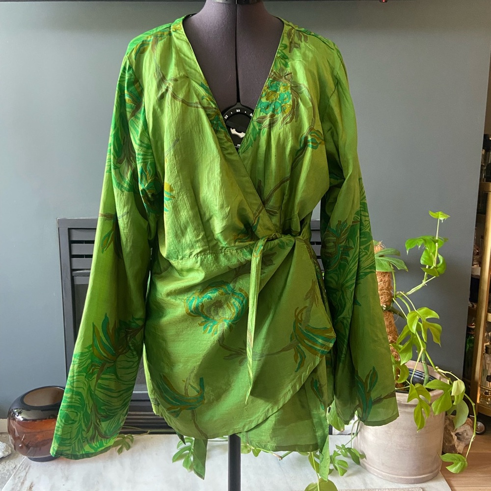 Green silk reversible kimono or robe